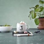 Кружка с буквой J 0,33 л Letters like. by Villeroy & Boch Кружка с буквой J 0,33 л Letters like. by Villeroy & Boch